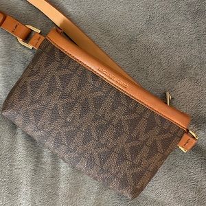 Michael Kors Purse/Wallet